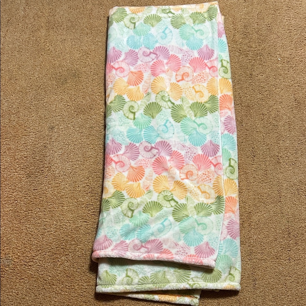 Pastel Seashell Pattern 5x6 Blanket - Picture 2 of 3